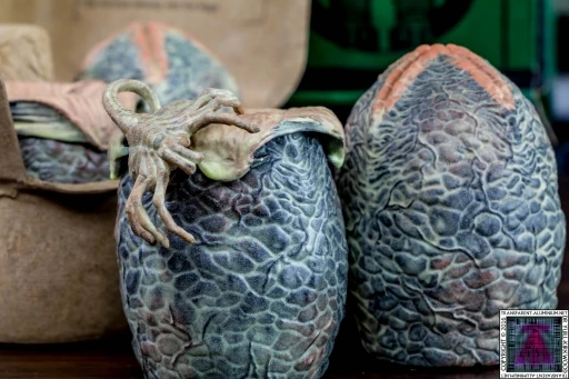 NECA Alien LV-426 Cage-Free Eggs Glow In The Dark Lootcrate Exclusive 4 Pack 4 NECA Alien LV-426 Cage-Free Eggs Glow In The Dark Lootcrate Exclusive 4 Pack - Image 4