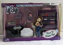 Bratz Life Style Kiss 'N' Make-Up! 2004 Make-Up Shop -Go Figure Collectables Sales pxl 20221018 024657480 jpg 634e24c233c58