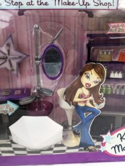 Bratz Life Style Kiss 'N' Make-Up! 2004 Make-Up Shop -Go Figure Collectables Sales pxl 20221018 024715422 jpg 634e24bbdd9ae