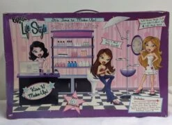 Bratz Life Style Kiss 'N' Make-Up! 2004 Make-Up Shop -Go Figure Collectables Sales pxl 20221018 024731136 jpg 634e24b7964c7