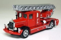 Matchbox Yesteryear Fire Engine Series 1:60 Scale Mercedes-Benz Ladder Truck 1932 YFE05